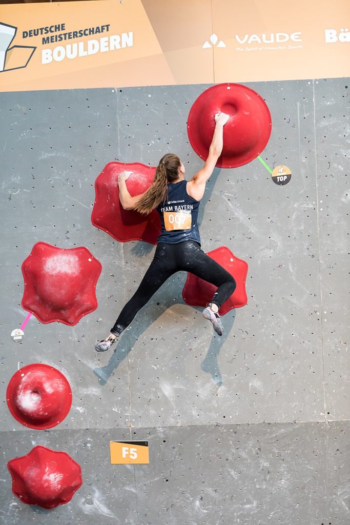 Bouldern fordert Kraft, Körper, Köpfen und Koordination. Auch in Nürnberg!